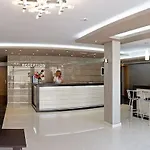 Vemara Club And - Free Parking And Free Access Hotel