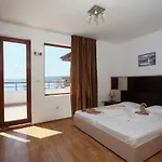 Vemara Club And - Free Parking And Free Access 3*