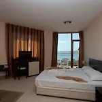 Hotel Vemara Club And - Free Parking And Free Access 3*