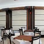 Vemara Club And - Free Parking And Free Access Hotel