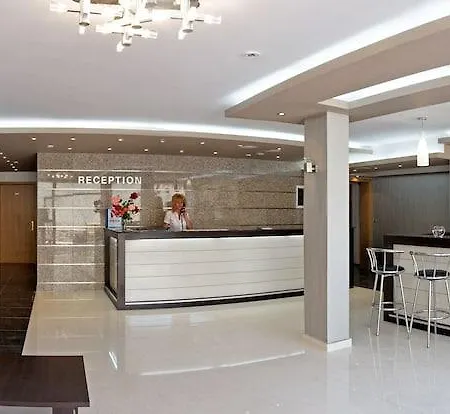 Vemara Club And - Free Parking And Free Access Hotel