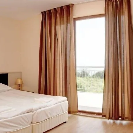 Vemara Club And - Free Parking And Free Access Hotel 3*
