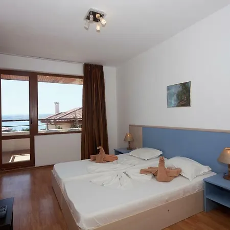 Хотел Vemara Club And - Free Parking And Free Access 3*