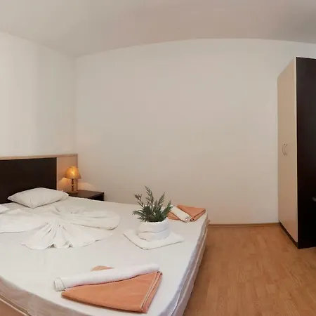 Vemara Club And - Free Parking And Free Access Hotel