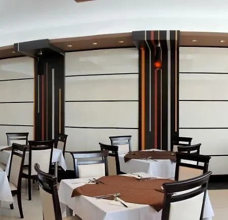 Vemara Club And - Free Parking And Free Access Hotel