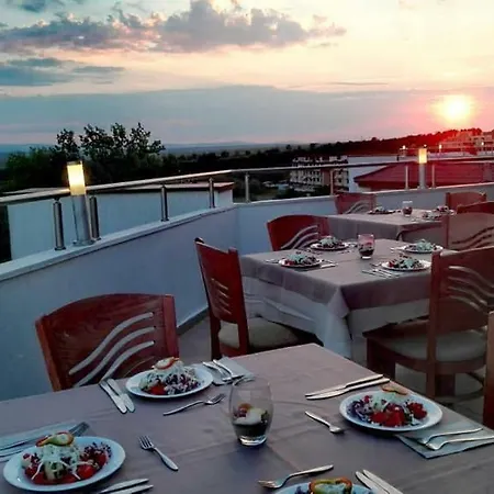 Vemara Club And - Free Parking And Free Access Hotel 3*