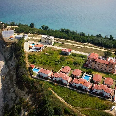 Vemara Club And - Free Parking And Free Access Hotel