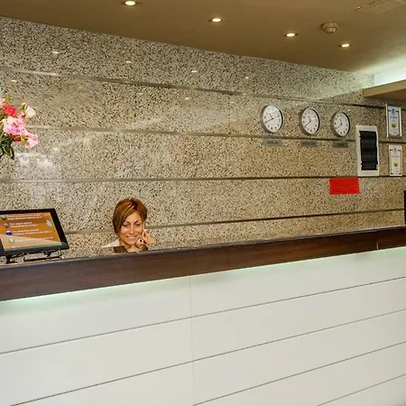 Vemara Club And - Free Parking And Free Access