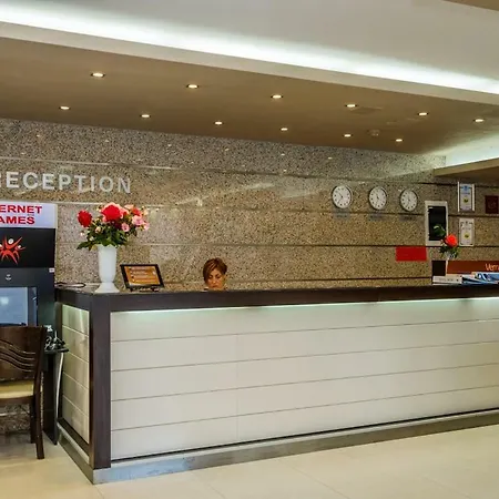 Vemara Club And - Free Parking And Free Access Hotel